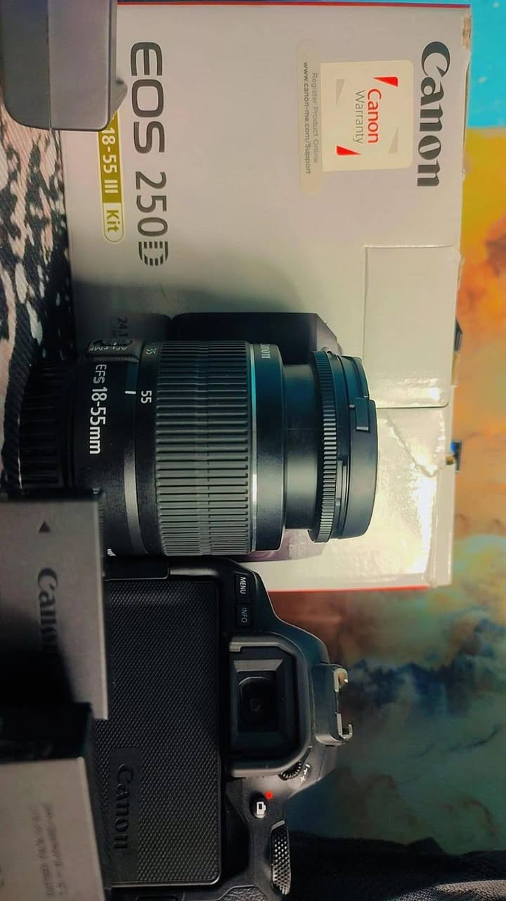 كاميرا كانون 250 دي بالكارتونه
من افضل انواع الكاميرات وأحداثها كاميرا معروفه 
مع عدسة 50 ملم بالكارتونه مع عدسة 18-55 
مع جنطة جديده مع شاحنه وبطارية وحزام وكراتين كامله
للتواصل خاص او على الرقم ***********
