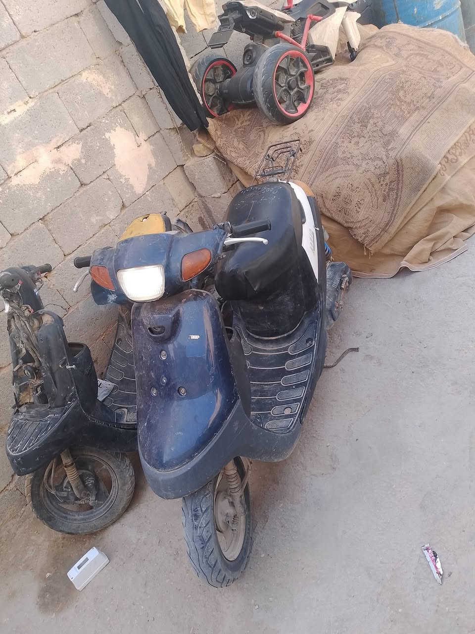 وحده تشتغل وحده عاطله  للبيع ثنينهن 400 شراي اتصل*********** كربلاء حي الجهاد
