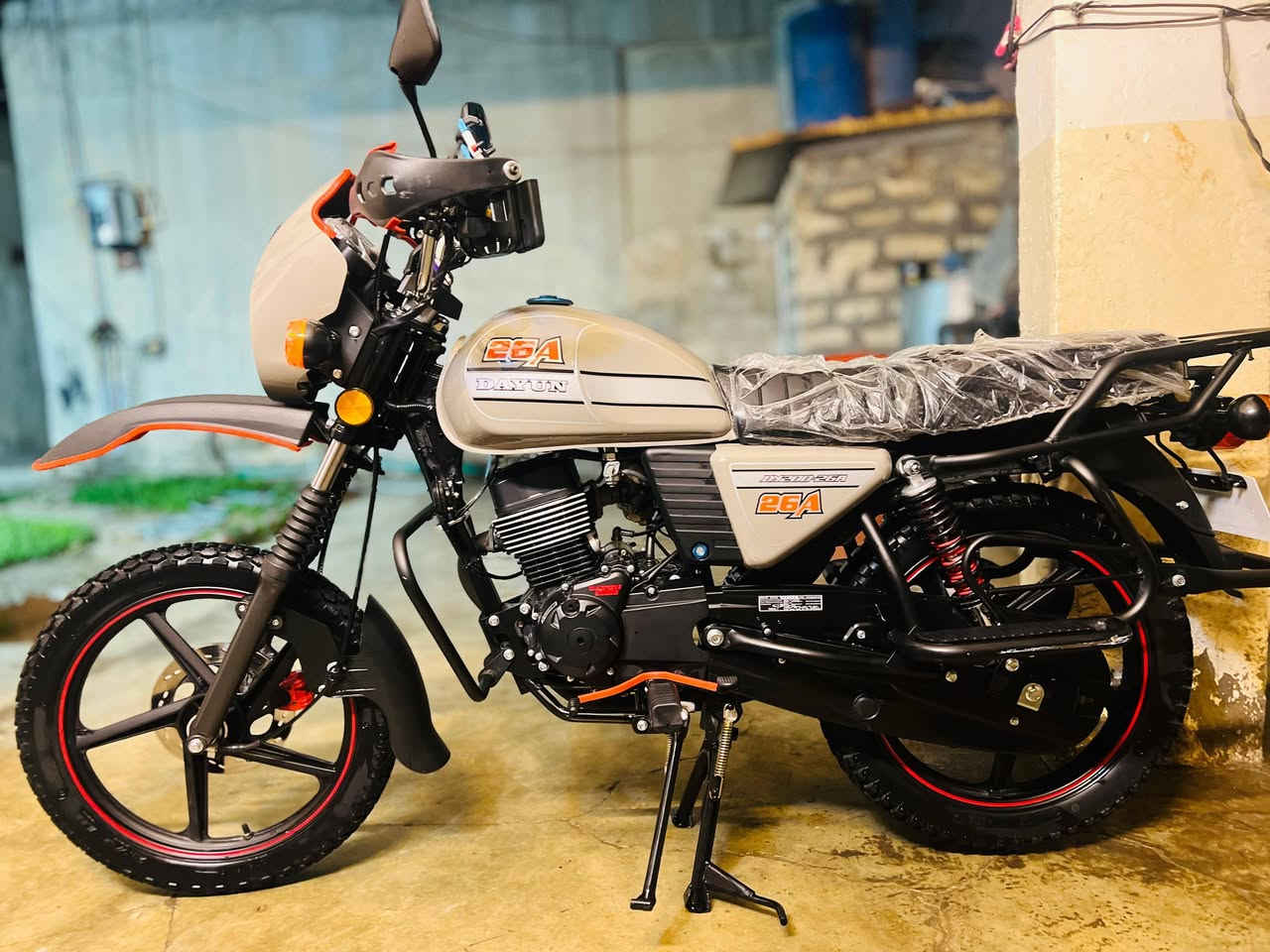 السلام عليكم دايون جبلي 2026 صارلو 15 يوم من اخذتو بعد زيرو ما ماشي قليل مابي اي عيب بعد كارتون شركه فول السعر 1475 يعني سعرو مليون و 475
ملاحضه مهمه ‼️ الدراجه ما مسجله فقط بيها منفيس مال شركه 
***********
مكان الحويجه دخل
