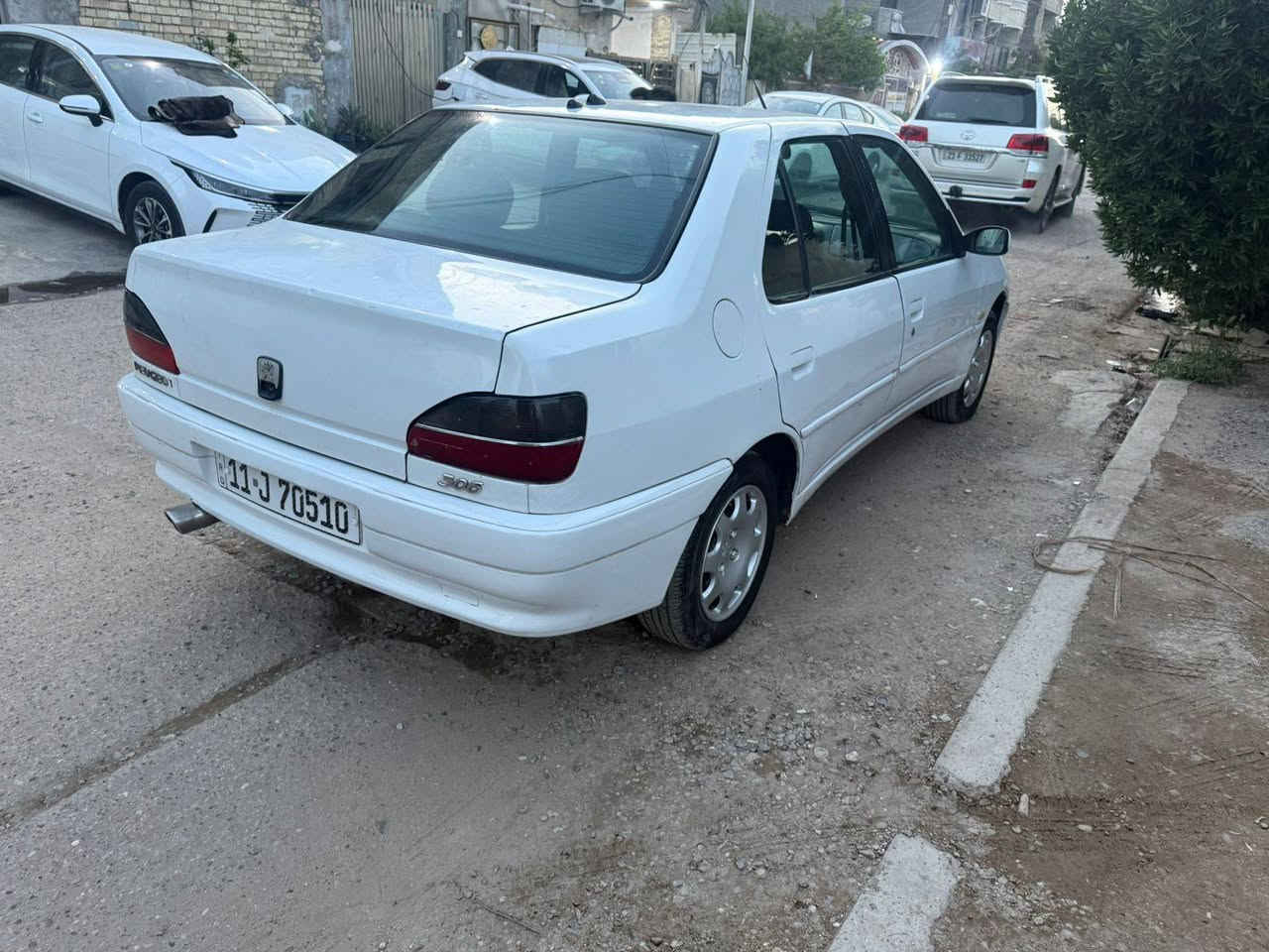 سلام عليكم
بيجو فرنسي 2001 رقم بغداد سنوية بسمي هزة و سنوية لوحات جديد تحويل مباشر سيارة نظيفة جاهزة كير محرك مكفول تبريد ثلج صدر جديد كهربائيات شغالة باتري جديد تخم تايرات جديد
 سعر 45 ورقة بي مجال
مكاني بغداد الحسينية
***********
