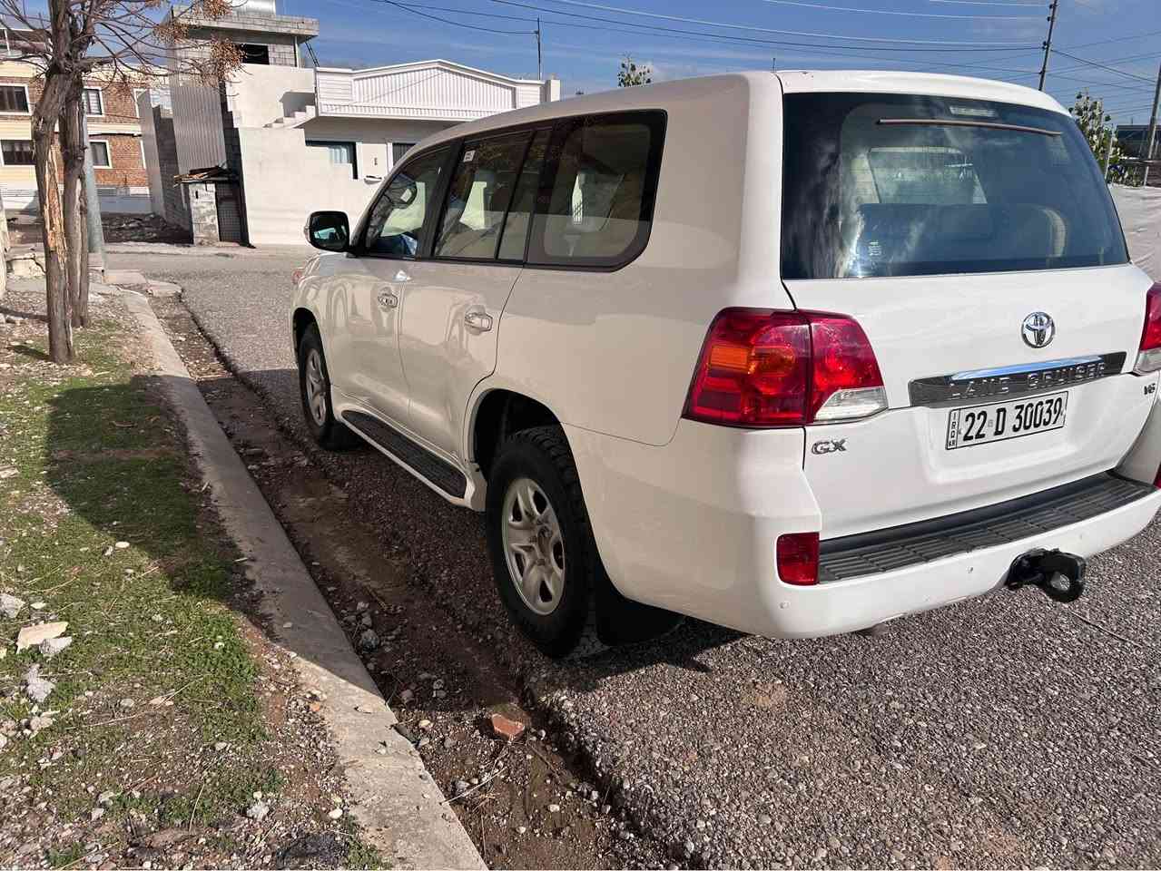 تويتا لاندكروزر موديل ٢٠١٣. مواسه فاتي G سپي به فري لويك لوك هجي پيوه نيه گيرو مه كينه ي به شرت سپانه ي لي نه دراوه  سه نه وي تازه يه تايه ي تازه يه سعري ٣٢٠ وه ره قو مه جالي زور كه م   ***********. *********** شمشمل, السليمانية
