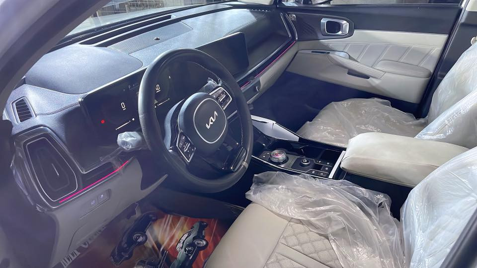 اسلام عليكم كيا سورنتو موديل ٢٠٢٥ و ماشيه 17800الف سيارة مكفولة كفاله عامه من كلشي بعدها على وضع الشركة نايلون فابلون شركه كله موجود مواصفات محرك ٦ سلندر كير موس سايد بريك دكمه شاحن موبايل كراسي كهرباء جنطه كهرباء  ويل قياس ٢٠ دبل كامره  بصمه تشغيل عن بعد  سبعة راكب تبريد ثلاث قطع بعد هوايه مواصفات مكان سيارة بغداد ***********
