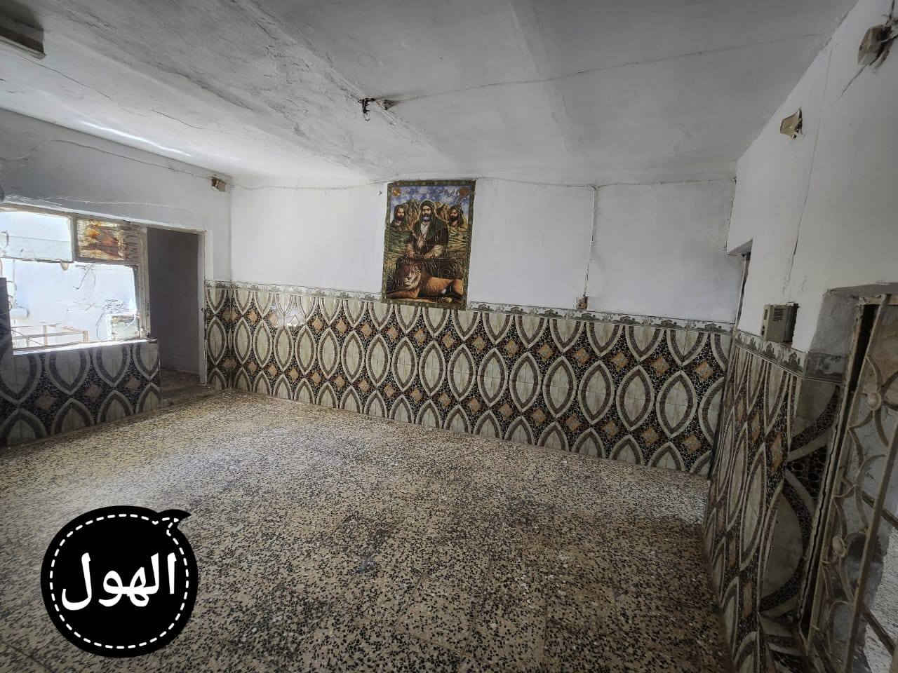 بيت ٩٨ متر للبيع 🏠
عنوان العزة القديمة نهاية شارع المركز 

غرفتين + هول + مطبخ + صالة + طرمة 
السعر ٤٠ قفلة 
للاتصال📞

***********📞

***********📞
