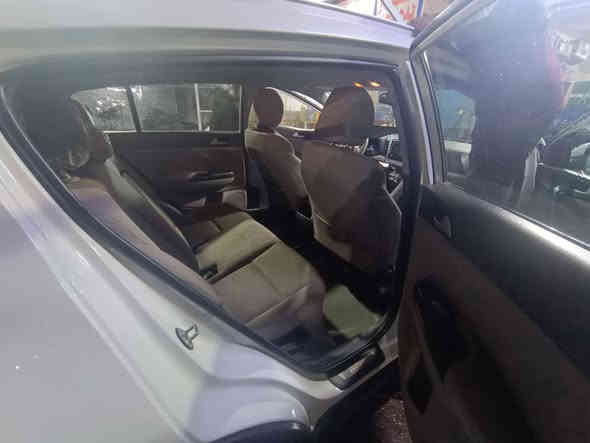 سلام عليكم سبورتج 2017خليجي مكفوله من اي دعمه بيه شويه طخه باجاملغ السائق وفاتح كازكيت بيه مبدل بيه شويه ملاحظات يجي وبي خير ويدلل مكان السياره الزعفرانيه دور الشركه/***********/ السعر 178$
