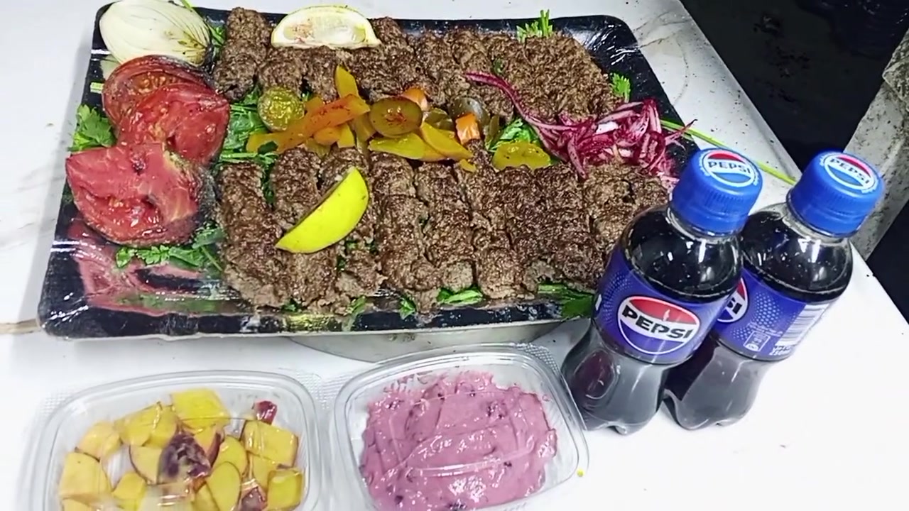 اللهم صل على محمد وال محمد
العروض مستمرة مشاوي الزبيدي 

صينيه كباب لحم  مع ببسي مقبلات20 شيش/ 12 الف 
صينيه كباب الدجاج مع ببسي مقبلات20 شيش /12
 الف 
صينيه اجنحه ذبح دجاج مع المقبلات /12 الف
 صينيه تكه دجاج مع المقبلات مع الببسي/12 الف 
صينيه معلاك مع المقبلات مع الببسي / 20 الف
صينيه دجاج ذبح مع المقبلات /12 الف

العنوان الاربع تالاف قرب صياغه سيد صفاء /*********** واتساب
(توصيل الف دينار داخل المنطقه)
