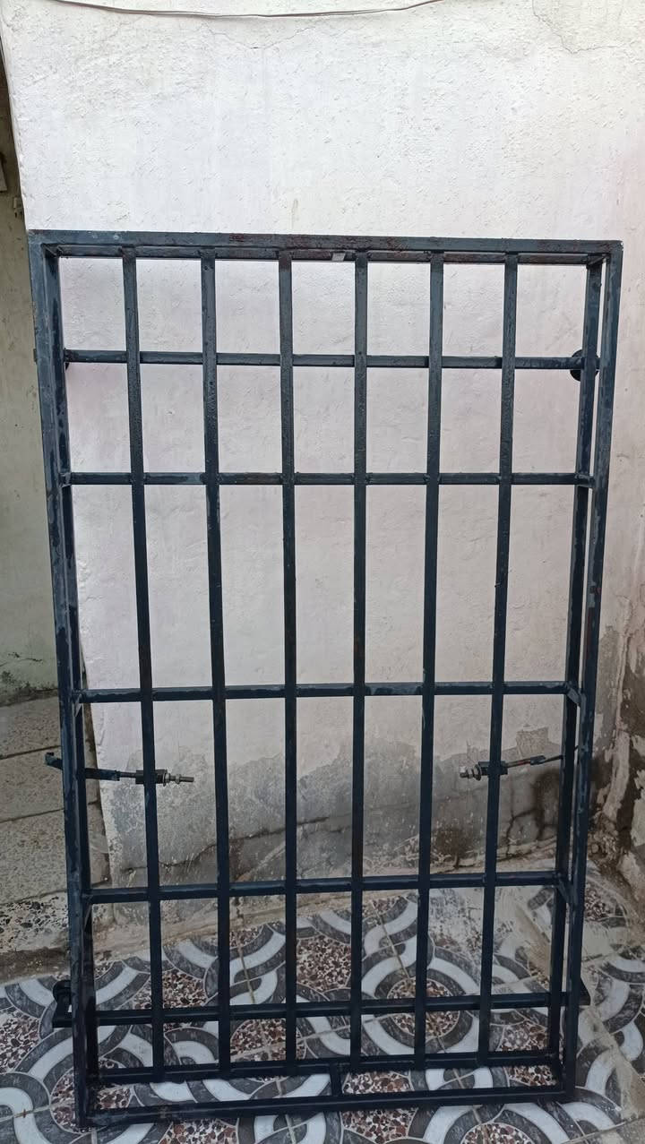 سوباية سيارة قياس(1.5×1م)
تستخدم فوق السيارة لنقل المواد
من الحديد السعر٦٠
***********
