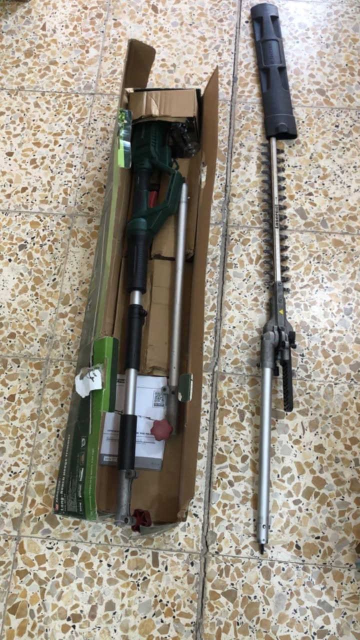 منشار  تقليم الاشجار للحدائق المنزليه وغيرها 🏕
 ( نظافة ٩٥ الى ٩٨ % )
الماني اصلي تاخذه شرط الفحص.

الطول / ٢ متر للاماكن العاليه والواطئة ( يجي بدون قطع زيادة طول )
متنانة وقوة أداء عاليه على تقليم اعواد الاشجار المختلفه

الي يريده يراسلني ماسنجر 
او واتساب / ***********
ملاحظه : شرط الفحص عند المندوب .
