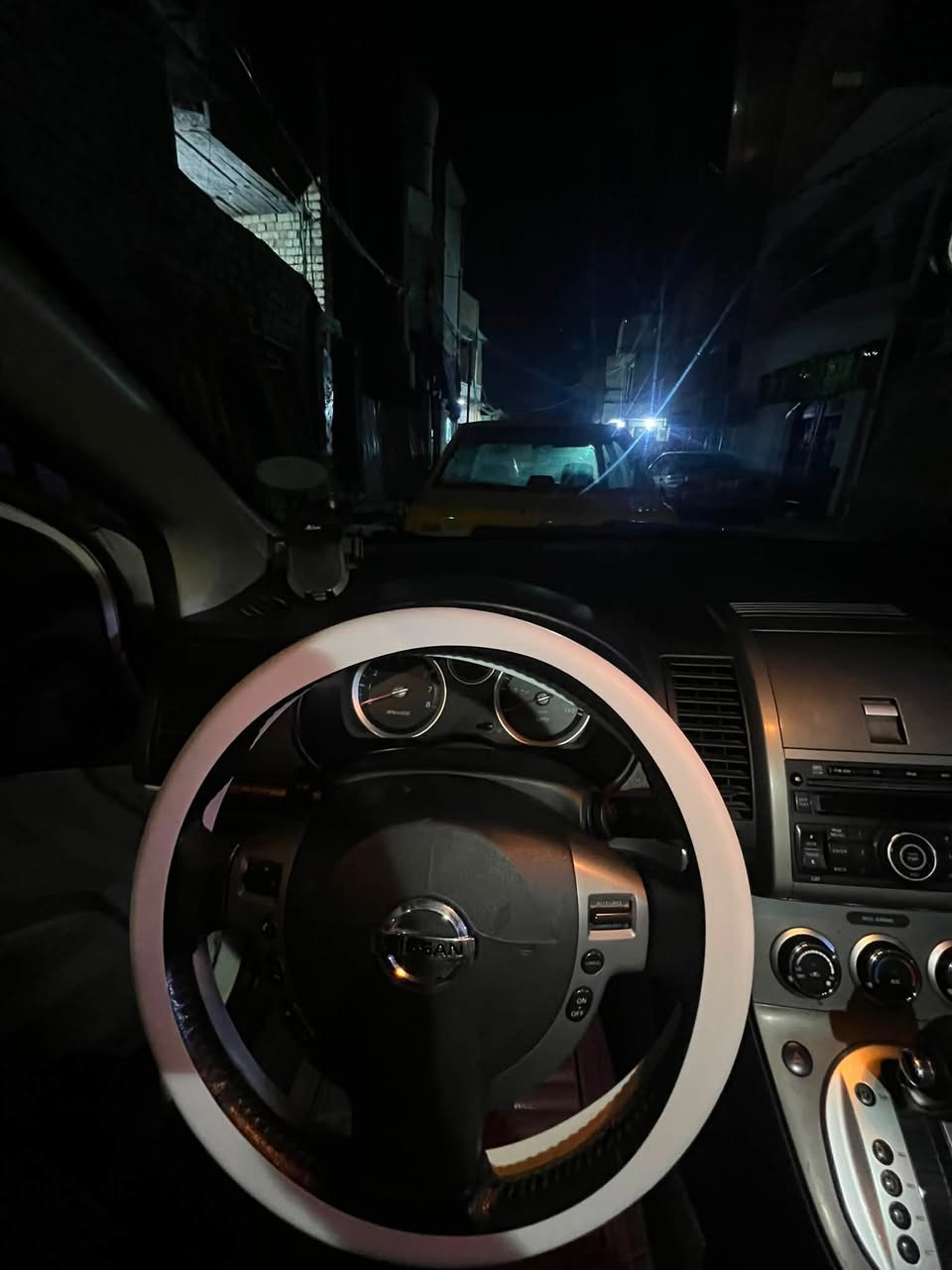 نيسان سنترا موديل 11 محرك 2000
كير cvt      رقمه بغداد جديد هزه سنويه جدد 
محرك جديد مشدود 
سياره حلوه ونضيفه 
بيه بنيد وجاملغ بدون دواخل لغد شاصي مكفول 
68 وبيه مجال بسيط مكاني الغزاليه تخم بلكات مشدود اصليه مجاول جدد مشدودات قاعده فيتبم جديده نوزلا جدد مشدوده ادامه كامله للسياره مسوي
***********
