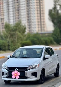 للبيع.   مسيوبيشي ميراج  رقم بغداد بسمي     موديل 2024  🔴لون سلفر قريب...