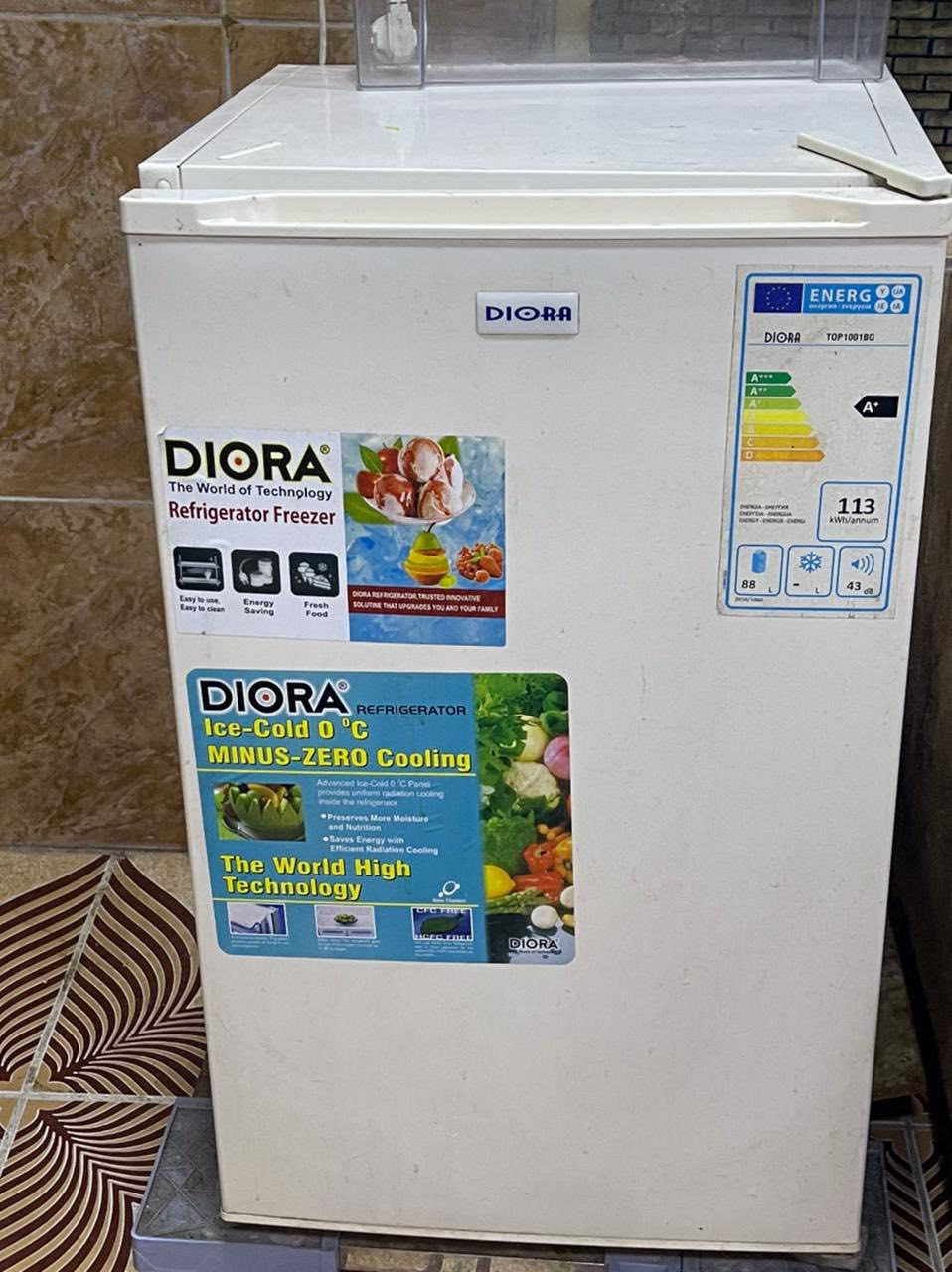 ثلاجة حجم صغير فول جديد استخدام قليل  بشرط سعره ١٢٥ بيهه مجال ان شاء الله هاي رقمي ***********
