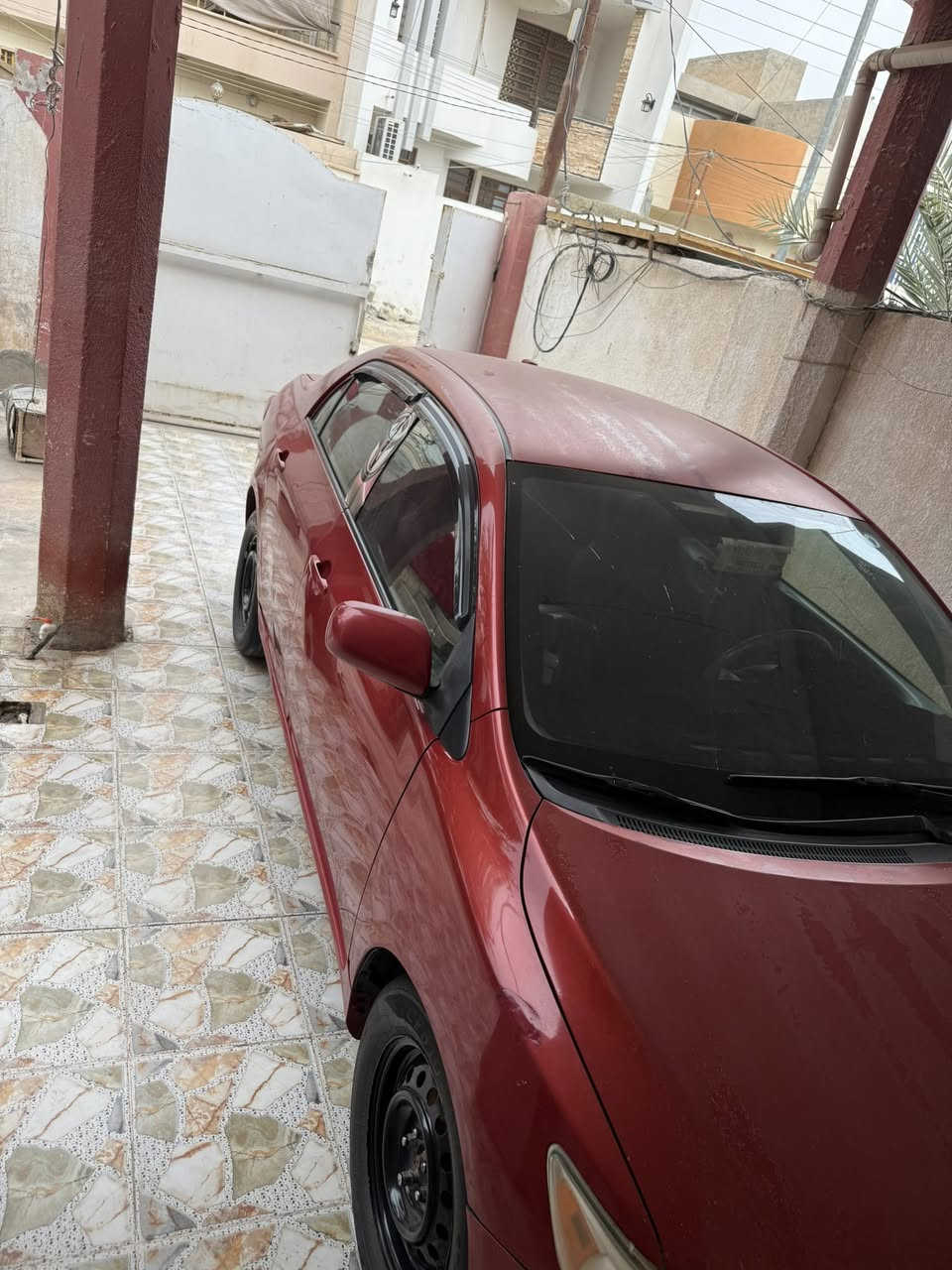 كورلا 2009
حادثها قطعه وحده باب وره السايق والثاني كلير 
السعر 105
***********
