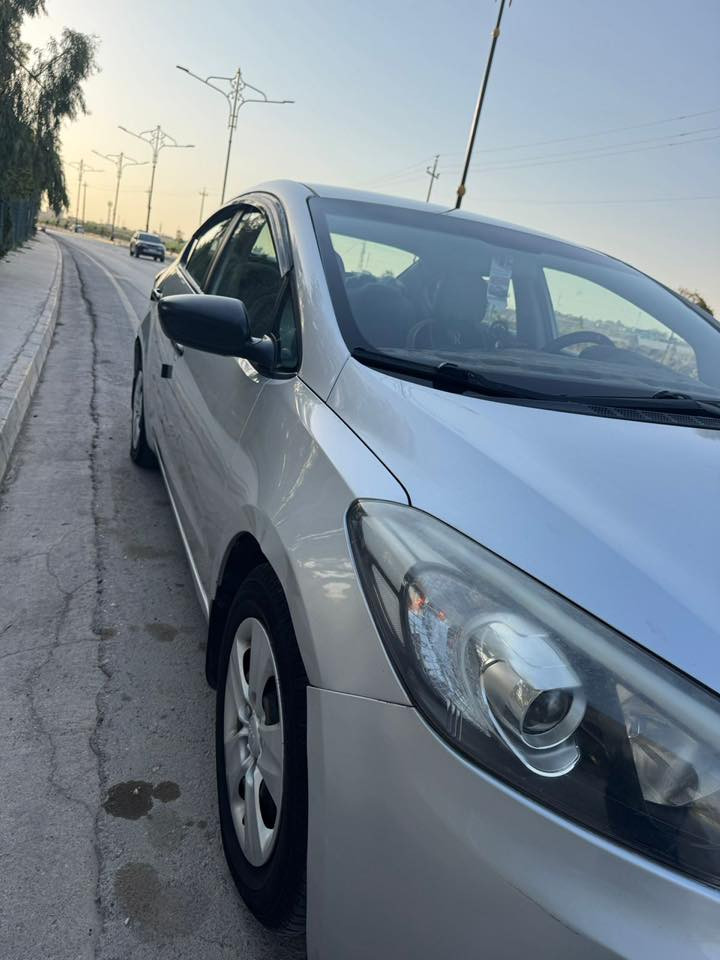 سيراتو 2014 خليجي لون سلفر 
ماشيه 190 الف محرك كير شرط 
تبريد ثلج ❄️ شرط التحويل كوبون بانزين
السعر 110 وبيها مجال للطيبين 
للاستفسار ***********

