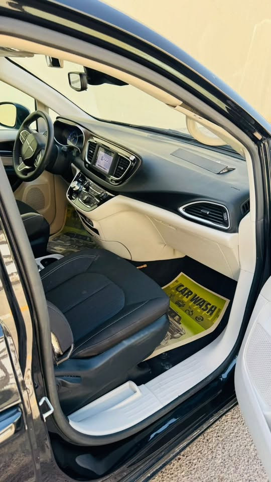 للبيع | كرايسلر فويجر 2023 VIP
ارخص باسفيكا - فويجر بالعراق 😀🫵🏽 بسعر 140 ورقة

السلام عليكم

كرايسلر فويجر 2023 وارد أمريكي، بحالة ممتازة، مبدل بنيد فقط مع توفر صور الحادث.

✅ مواصفات السيارة:

• محرك 3.6L V6 Pentastar

• 7 ركاب VIP

• تشغيل عن بُعد

• بصمة تشغيل

• بصمة أبواب

• أبواب جانبية كهربائية مع تحكم من الريموت والكونترول

• تدفئة المقاعد الأمامية

• تدفئة المقود (ستيرن)

• شاشة معلومات وترفيه Uconnect

• كاميرا خلفية

• نظام تثبيت سرعة

• مكيف أمامي وخلفي

📌 الممشى: 33 ألف ميل

📌 بدون رقم حرة بأسمي تترقم جميع المحافظات عدا الاقليم

📌 رقم الشاصي:

2C4RC1CG2PR615789

📍 الموقع:

البصرة – مجمع الأمل السكني٢ 

💰 السعر:

140 ورقة 

📞 للتواصل:

***********

***********
