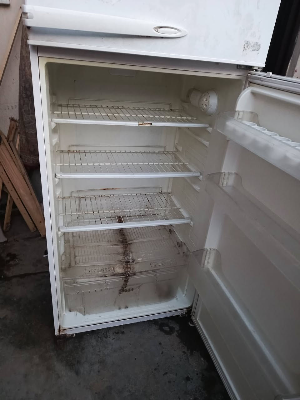 ثلاجه للبيع 100 بي مجال شغاله ثلج فول بس بيهه عيب مجر مكسور مسوي بل صور مبين


**إذا كنت صاحب هذا الإعلان وتريد حذفه لأي سبب، رجاءا أرسل رسالة إلى الدعم الفني**