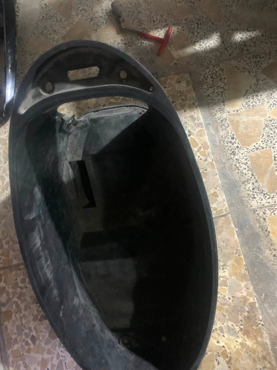 سلام عليكم غراض لد للبيع
صدر ويل امامي وفج وصينيه وتاير كامل أبيعه جاملغ امامي كلشي مابي صندوك كامل ول كشن عقل عل شغل جوزه بلاديه قفل ستيرن كله شغال بك لايت خلفي شغال كلشي مابي حاضنه جوه وتانكي كلش نضيفات كتف شحن شغال وباتري جديد سبايدر وكاسحه جيب وشد  غراض كله اصلي مال تفصيخ عنواني مدينه صدر تقاطع لكياره رقمي *********** 
وعندي طلاعات زوج  وحاضنه مال بانزين هم
