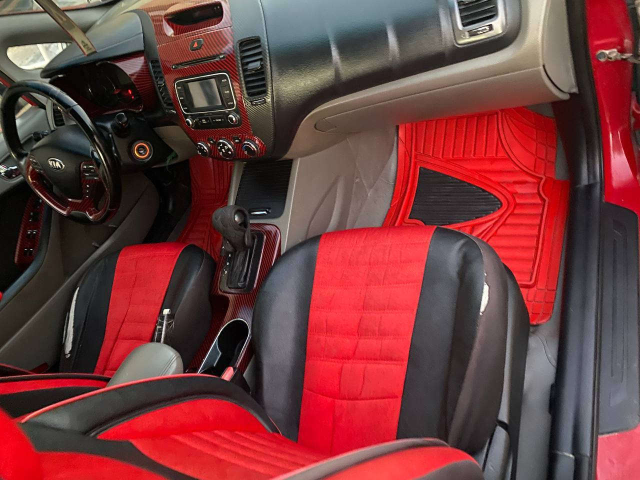 السلام عليكم 
سيراتو ١٣ بغداد عداد ١٨٥ الف 
فقط بارد حافت البنيد والباقي كفاله 
الشركه الدوليه لد امامي خلفي كامره بلاديه 
شفتات استيرن كير ومحرك مكفولات شركه 
*********** السعر ١١٧ وبيه مجال
