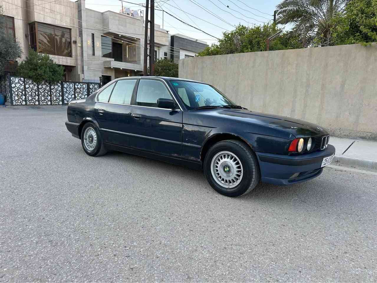 سلام عليكم
للبيع بي ام موديل 1992 اصل 
حجم 525 شادلها مكينه 28 مسكر فانوس
كير عادي سياره اول ثاني ثالث بطناش ومعدل خير من الله
مكينه كير جدد. رقم انبار مشروع نكليزي تحويل مباشر. 
كهربائيات كلها ع لبلاد صدر خلفي امامي كله جديد تخم تاير كله جديد سياره مكفوله من ضربه وصبغ يحتاجلها صبغ فقط سياره كليها كت كامل m دعاميات ودوس. سياره ترايها كلش حلوه ناعمه كلش. سعر 47 وبيها مجال مكاني بغداد حي الجامعه. *********** بغداد, العراق
