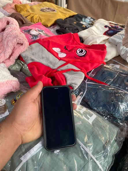 آيفون 11 عادي 
ذاكرة 128 
جهاز نضيف جدا 
مبدل فقط شاشة تفصيخ 3 خيارات 
بطارية 75 حقيقي 
جهاز كلش نضيف أمانة الله 
قفلة 250  
للبيع او مراوس وانطي فرق 
***********
