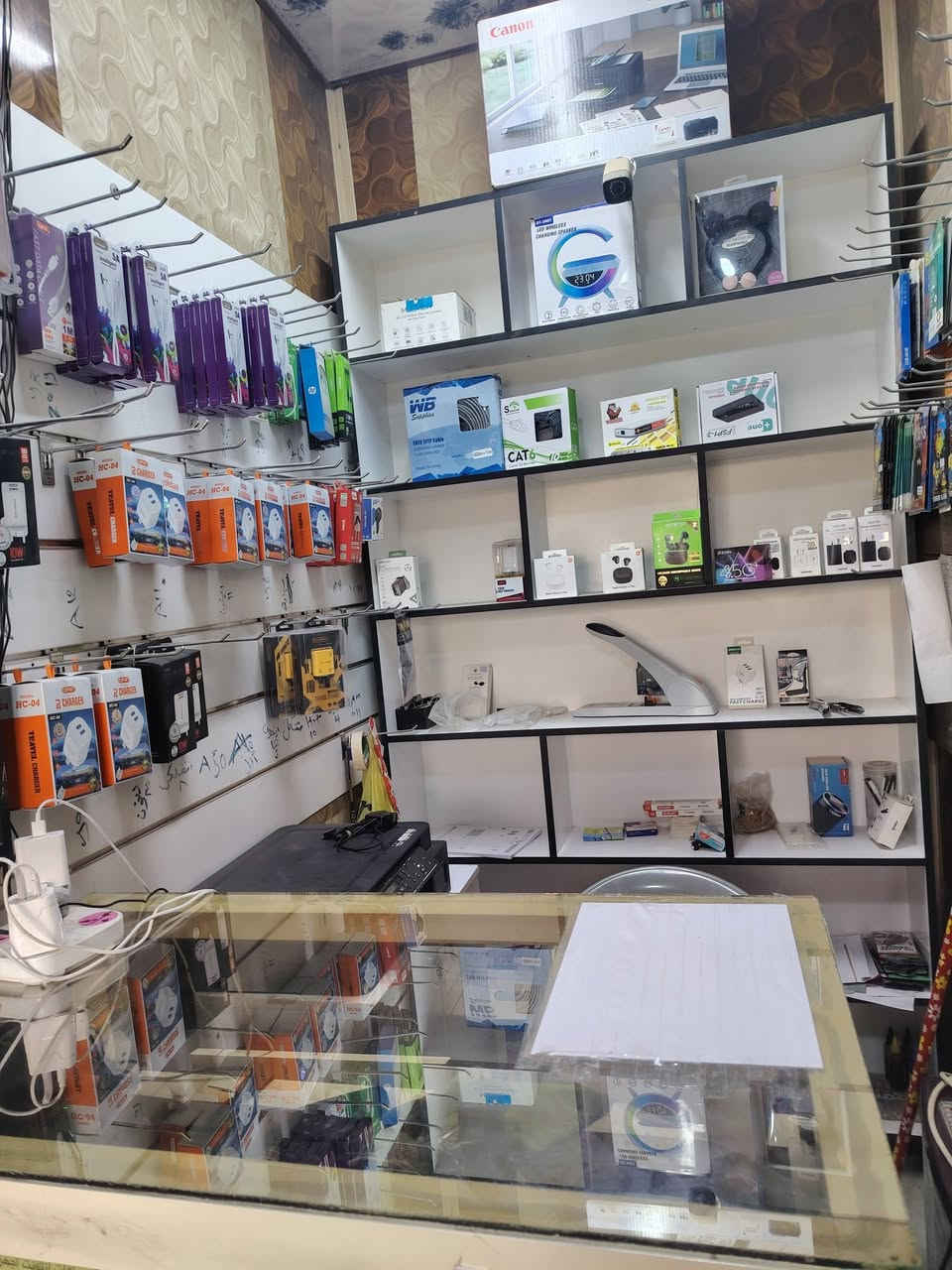 محل للبيع
الموقع شارع الأطباء بالقرب  من المذخر العربي للإستفسار 
الخاص مفتوح وهذه رقمي ***********
