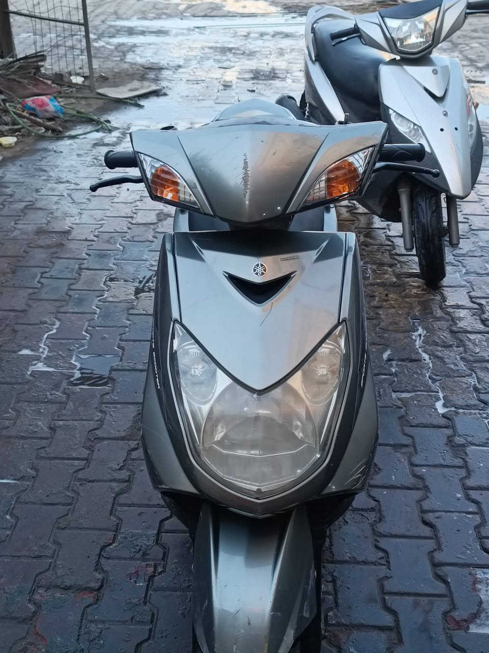 سكنس فحل كابريتر
الدراجه بلاديه كلها من الطول للطول وصور كورها موجوده وين ميعجبك افحص 
بغداد *********** سعرها 800 وبيها مجال
