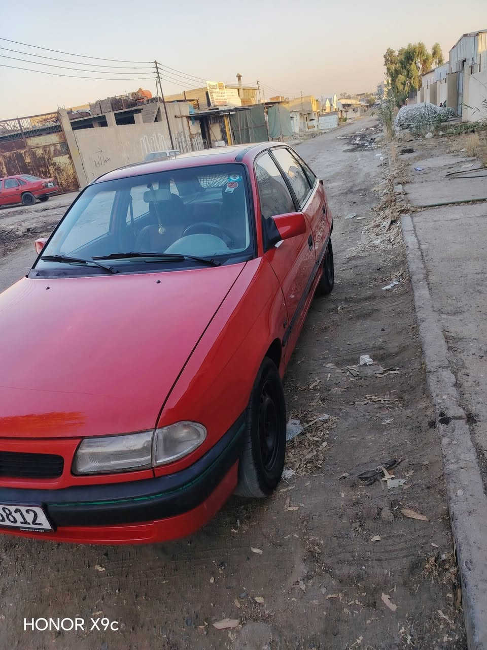 سياره استرا للبيع موديل 93هزه وسنويه جديده رقم جديد كير مكينه شرط كهربائيات كلها شغاله شرط التحويل اني الشرعي شرط الصبغ دواير ودوسات فقط السعر 48وبيها مجال بسيط هاتف***********

