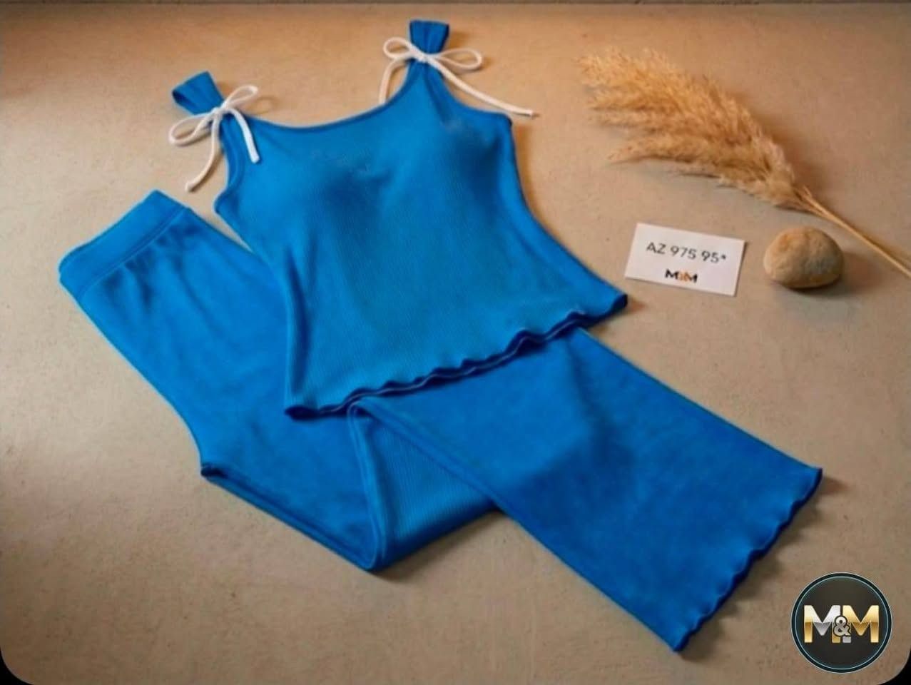 AZ75

*تكرار للمرة المليار*

*جديد وحصري ان شاء الله*

طقم ريب محزز  للبيت وللبحر ولكل عروس حابة يكون عندا قطعة مميزة 
 
بنطال خصر مطاط عريض زم 
*صدر ببيونات*
*مقاس فري سايز*
*44..36.38.40.42..


**إذا كنت صاحب هذا الإعلان وتريد حذفه لأي سبب، رجاءا أرسل رسالة إلى الدعم الفني**