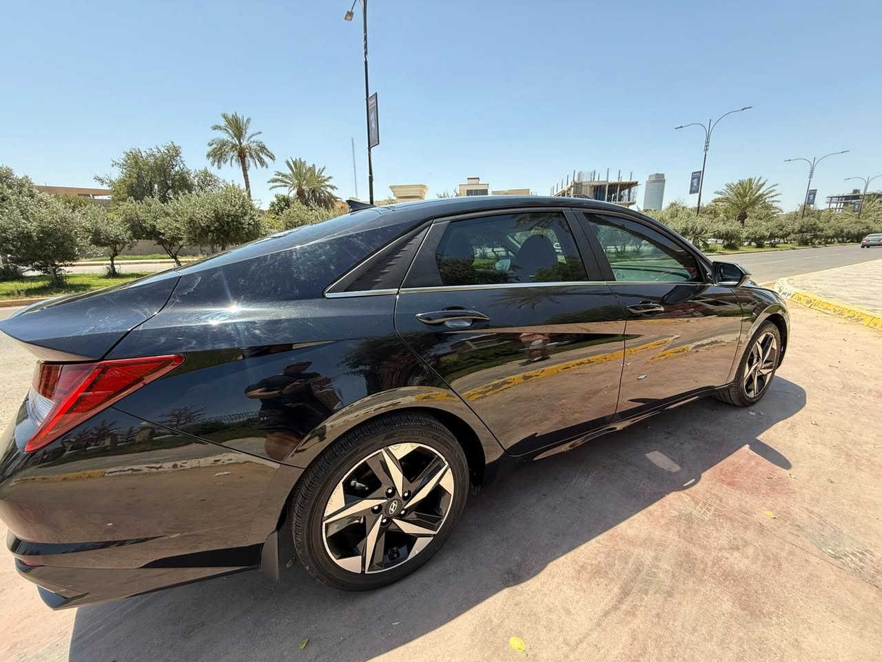 هيونداي إلنترا 2023 هايبرد ليمتد – وارد أمريكي
Hyundai Elantra Hybrid 2023 Limited

-الممشى : 45.000 mile 
-الضرر : تبديل دعامية بلادية فقط بدون اي تعديل 
صورة الحادث مرفقة

-المواصفات الكاملة:
• دواخل لونين 
 • شاشة كبيرة
• كشنات جلد لونين
 • كشنات كهرباء
 • كشنات تدفئة وتبريد
 • ويل كب
 • شحن وايرليس
 • صندوق كهرباء
 • لايتات زينون ٣ عدسات بلادي
 • بكلايت LED متصل
 • حساسات أمامي وخلفي
 • لَدّات دشبول بلادي اكثر من 70 لون
 • سستم سماعات Bose
 • تشغيل عن بعد
 • رادار أمامي وخلفي
 • إشارة ترحيب
 • بصمة أبواب وبصمة تشغيل
 • مانع انزلاق
 • 3 أنظمة قيادة
 • سايد بريك كهربائي
 • شاشة متصلة
 • تثبيت مسار
 • تبريد بيانو
 • خزن كشن
 ***********
