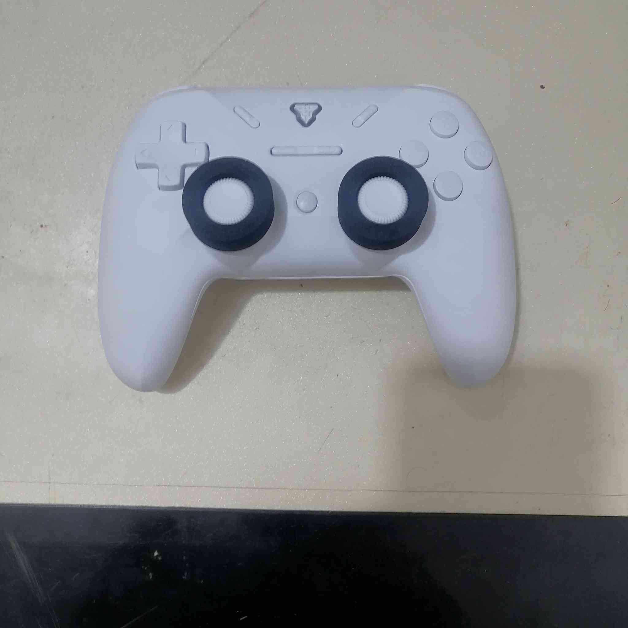 السلام عليكم عندي جوستك هاي المعلومات عن نوعيه الجوستك
fantechiraq  PC كونترولر وايرليس للجوال و ال
Fantech WGP12S
............................
وضعين للعب (واير/وايرليس USB / وايرليس type-c )
دزاين جديد مطور
Antidrift
Hall effect sticks & trigger
Turbo mode
For PC / PS4 / PS3 / Android / switch
Timed macro يسجل ويعيد نمط لعبك
متوافق كليا مع آلاف الألعاب
يعمل حتى 20 ساعة
Type-c cable
Dual Vibration
جيروسكوب
مع زرين في الخلف
1000HZ
مدى يصل إلى 8 أمتار
قابل للبرمجة
الوزن 205 غرام
اللون الابيض 
السعر ب 35,000 قفل 
موجود بس بمحافظه ذي قار وماكو توصيل الباقي المحافظات 
تواصل على الخاص


**إذا كنت صاحب هذا الإعلان وتريد حذفه لأي سبب، رجاءا أرسل رسالة إلى الدعم الفني**