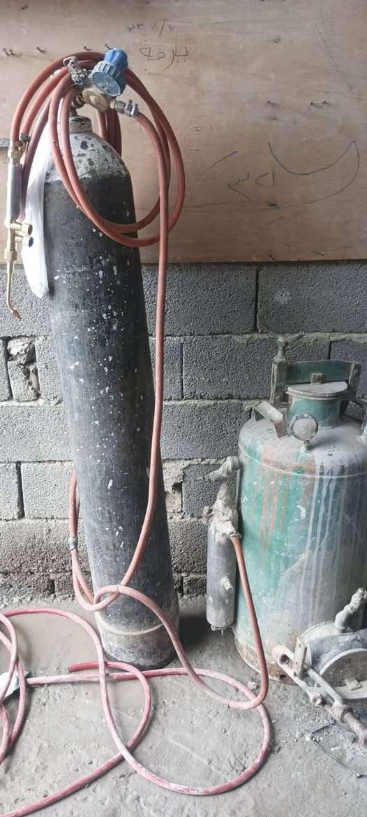 للبيع جاهزات للشغل البطل متروس اوكسجين يده جديده زائد يده كلور اصليه العنوان بغداد حي اور 
‏‪***********‬‏

