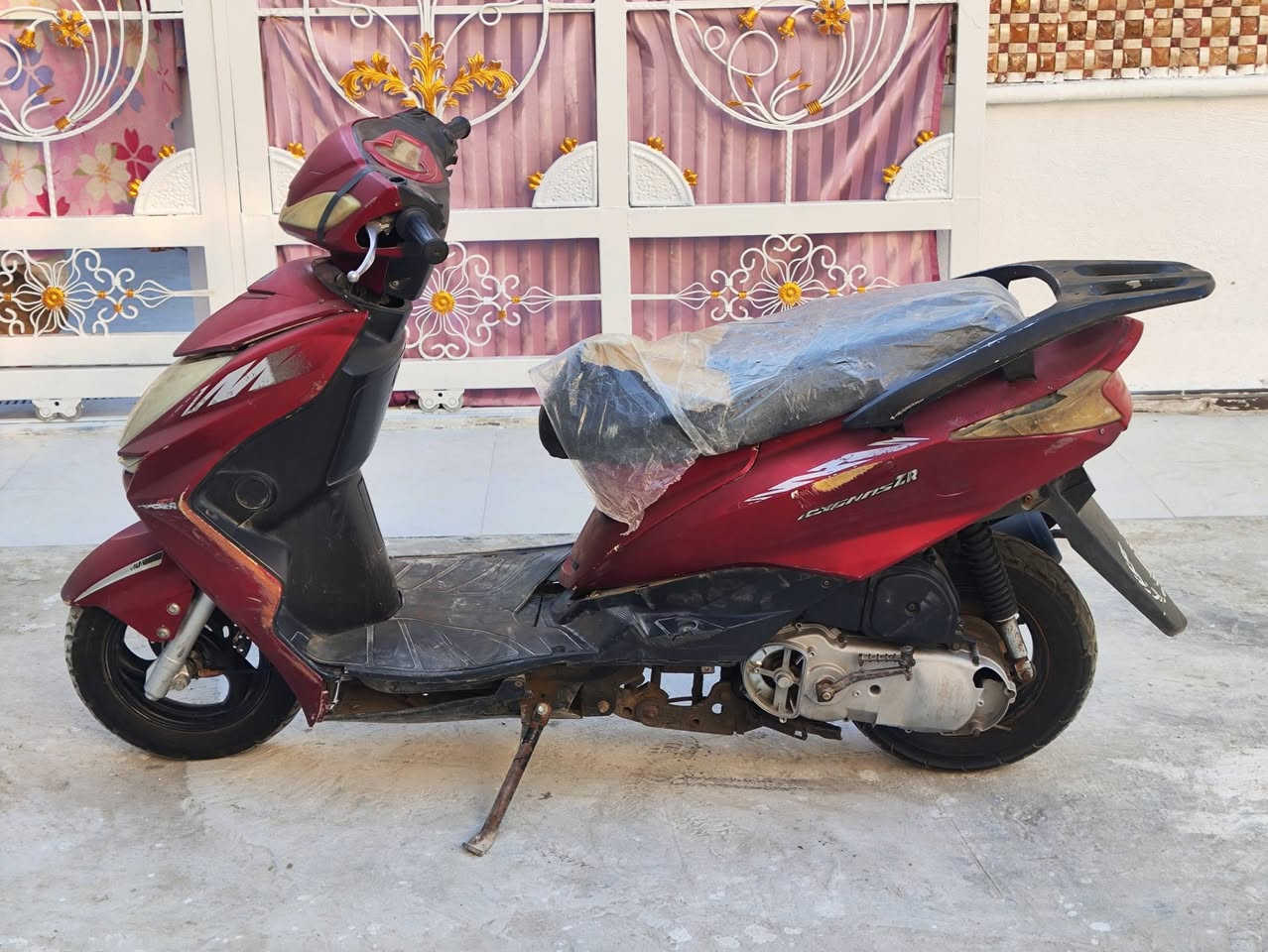 السلام عليكم دراجه سكنس محرك ماكس ياباني  شغاله سلف هندر السعر  كهربياته شغاله السعر 250 بيه مجال مكاني بابل شارع 60 رقمي ***********
