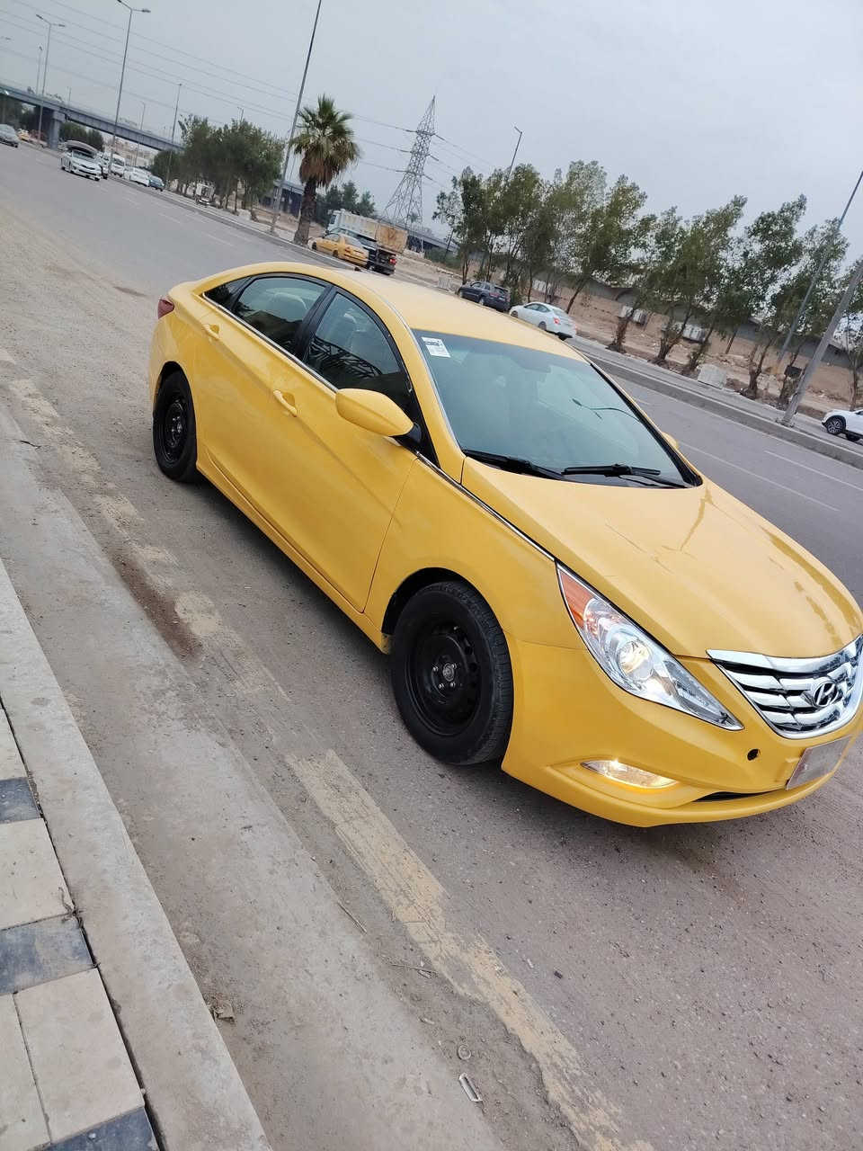 السلام عليكم 
سوناتا موديل ١٢ وارد أمريكي 
ضرر جاملغ وباب عكس السايق كير ومحرك وتبريد كفاله
حداديه جديده تخم دايرات جدد شاشه وكامره
مواصفات معروفه 
شرط التحويل السنويه لل ٢٨ 
شرط السياره مابيها كل نقص 
السعر ٨٧ وبيها مجال عنواني بغداد الاستفسار اتصل
***********
