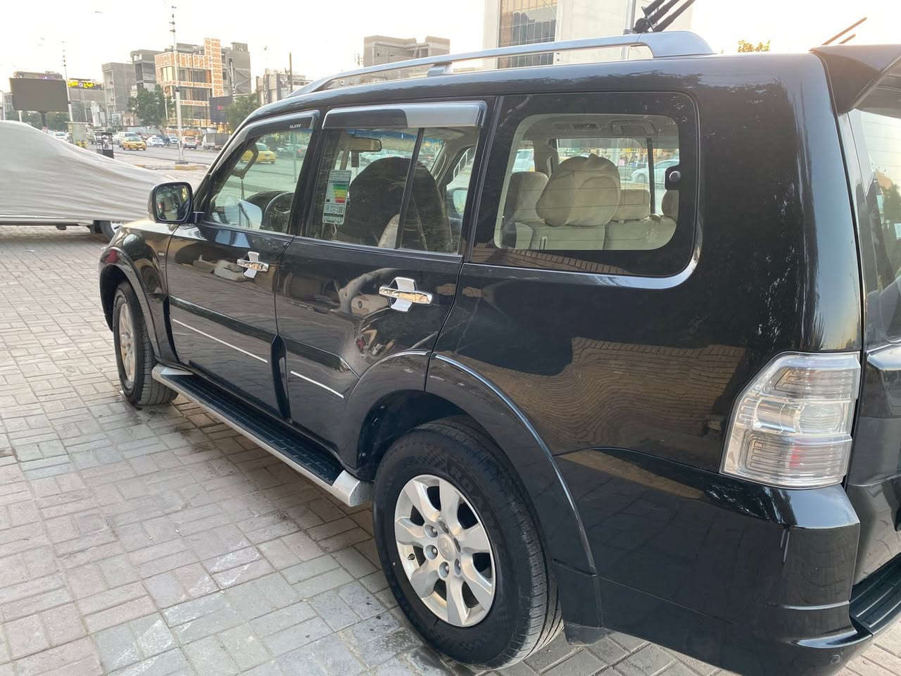 السلام عليكم باجيرو اسود ملكي موديل ٢٠١٦ مكينه ٣٥٠٠ المرغوب شاشه كبيره كامره اشاره ترحيب مري شفط داخل بيجي صاج السياره مكفوله من الصبغ والتبديل تحكمات استيرن رقم اربيل بأسم اخويه بيها تكحيله كولش بسيطه على كد اصبع الباب خلف الصدر السعر ١٧٧ مكان السياره اسكان المنصور او حي اور رقم الهاتف ***********
