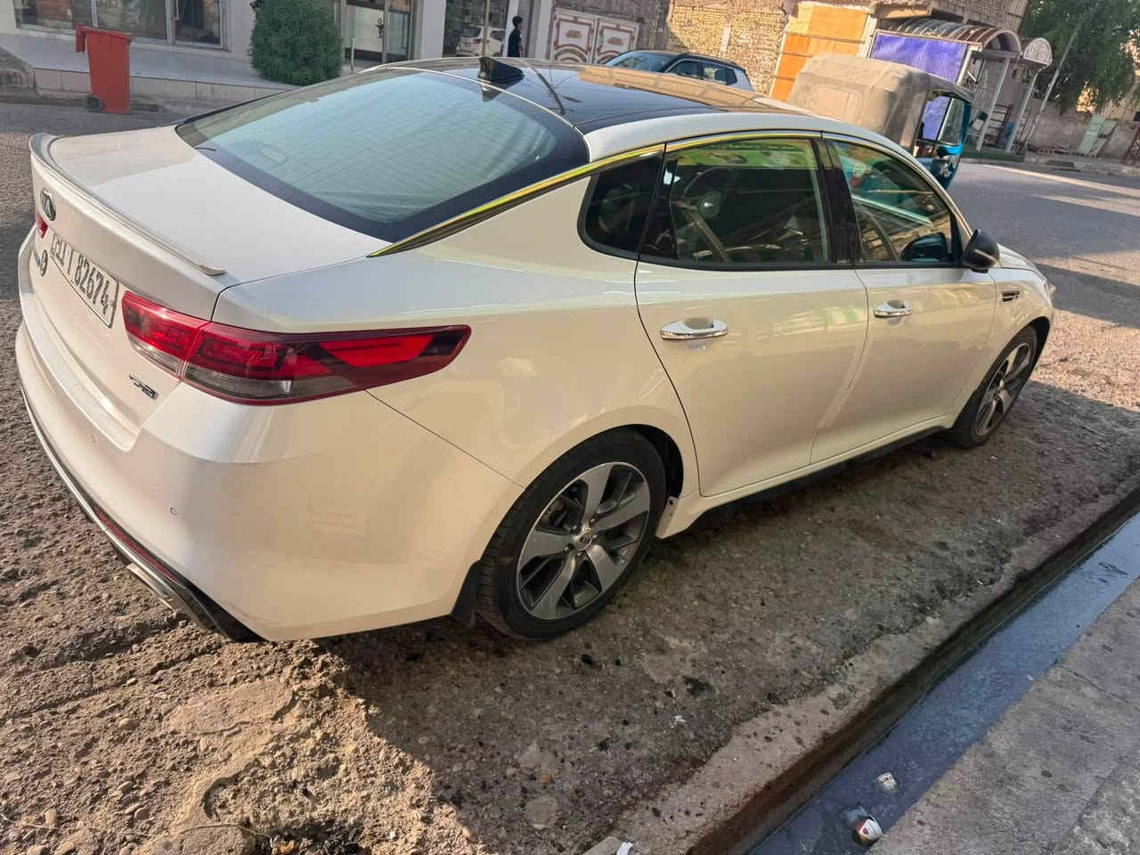 كيا اوبتيما اعلى فئه GTLINE
وارد خليجي موديل 2016
الموصفات محرك 2400ccحقن مباشر
حساس امامي وخلفي 
زراگ لايت وكاله
راادار جانبي وخلفي 
نقط عمياء
المرايات شفط 
اناره ترحيب داخل يدات الباب 
لايت زنون داينمك 
عدد الكامرات اربعه 
كشن السائق والراكب كهربائي 
الكشنات الاماميه تحتوي على تبريد وتدفئه 
سايد كهربائي ذكي 
ستائر خلفي بلاديه 
بصمه ابواب
بصمه تشغيل 
صندوق السياره ذكي 
غرفه السياره ثلاث الوان
سقف السياره من الداخل كنتارا
مع العلم السياره مكفوله كفاله عامه 
عدا شخوط الدعاميه
عنواني ذي قار قضاء الرفاعي 
السعر 166
***********
