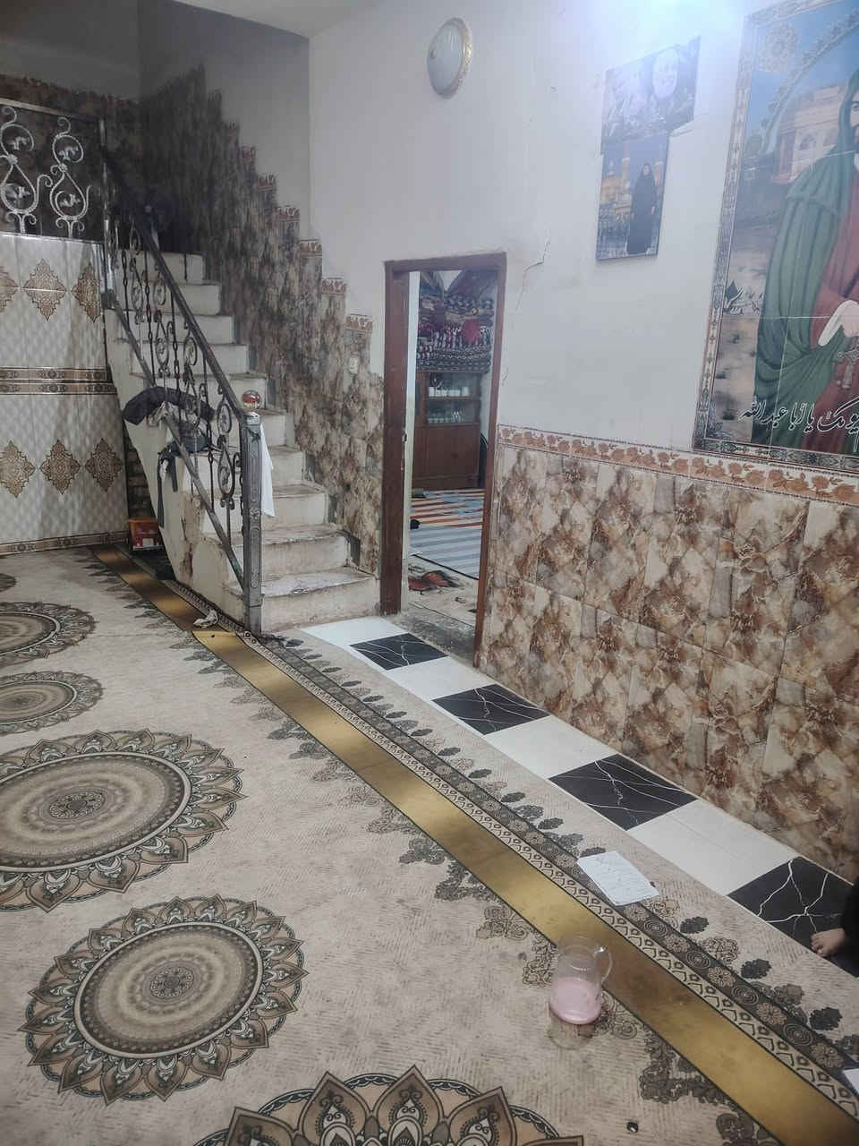 سلام عليكم بيت للبيع بحي الزهراء قرب مدرسة جبل العامل يتكون من 4غرف نوم صاله جبيره ستقبال مطبخ صحيات خارجيه مساحه 225 طابو صرف للستفسار اكثر اتصال ***********السعر مناسب جداً
