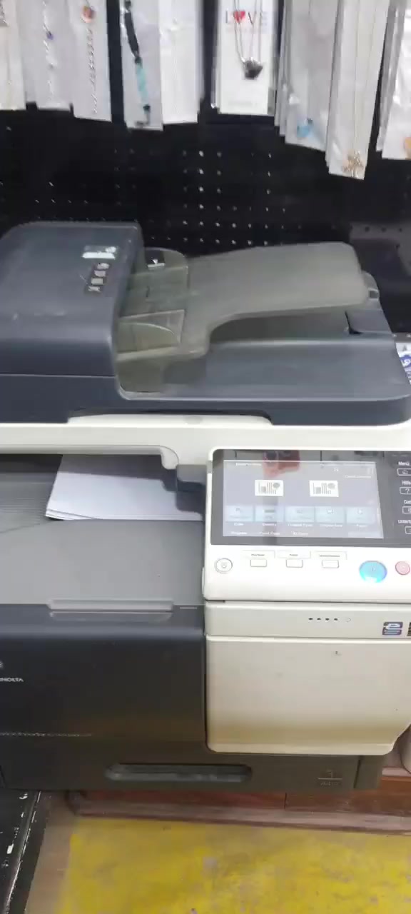 طابعه بزهاب
C3350

المواصفات الفنيه للجهاز 👇
 
جهاز استنساخ اوروبي وارد يابان
🔸طابعة ليزر متعددة الوظائف ، 
🔸طباعه استنساخ سكنر 
🔸ملونة ،وعادي 
🔸حبر باودر ميجف
🔀حجم ورق A4
🔸دقة الطباعة: تصل إلى 1200 × 1200 نقطة في البوصة
🔸سرعة الطباعة: تصل إلى 33 صفحة في الدقيقة
🔸لاتصال: USB ، Ethernet LAN
🔸الميزات: وحدة تغذية تلقائية للمستندات ، على الوجهين ،
🔀 تغذية بالورق سعة 550 ورقة ،
 🔸ذاكرة وصول عشوائي (RAM) سعة 1024 ميجا 
🔸فيدر ودوبلكس
🔸طباعه استنساخ وجهين اتوماتيك 

السعر 225 الف
للتواصيل ماسنجر او واتساب : ***********
