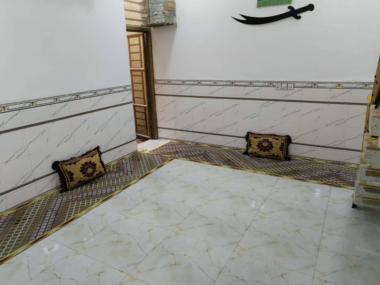 دار للبيع طابو صرف
المساحة 100 متر /
واجهه 5ونزال 20
طابقين /🏠
كونكريت مسلح بناء حديث /✨
العنوان حي الفرات قرب شارع الصب /🚗 قريب ع المستوصف 
الطابق الأول
طارمه استقبال /
صاله مطبخ /♨️
غرفه نوم عدد 1 /
مجمع صحيات داخليه وخارجيه /
الطابق الثاني /
صاله غرفه نوم عدد 1 /
الأرضية بورسلاين //🚩
____________________________________


**إذا كنت صاحب هذا الإعلان وتريد حذفه لأي سبب، رجاءا أرسل رسالة إلى الدعم الفني**