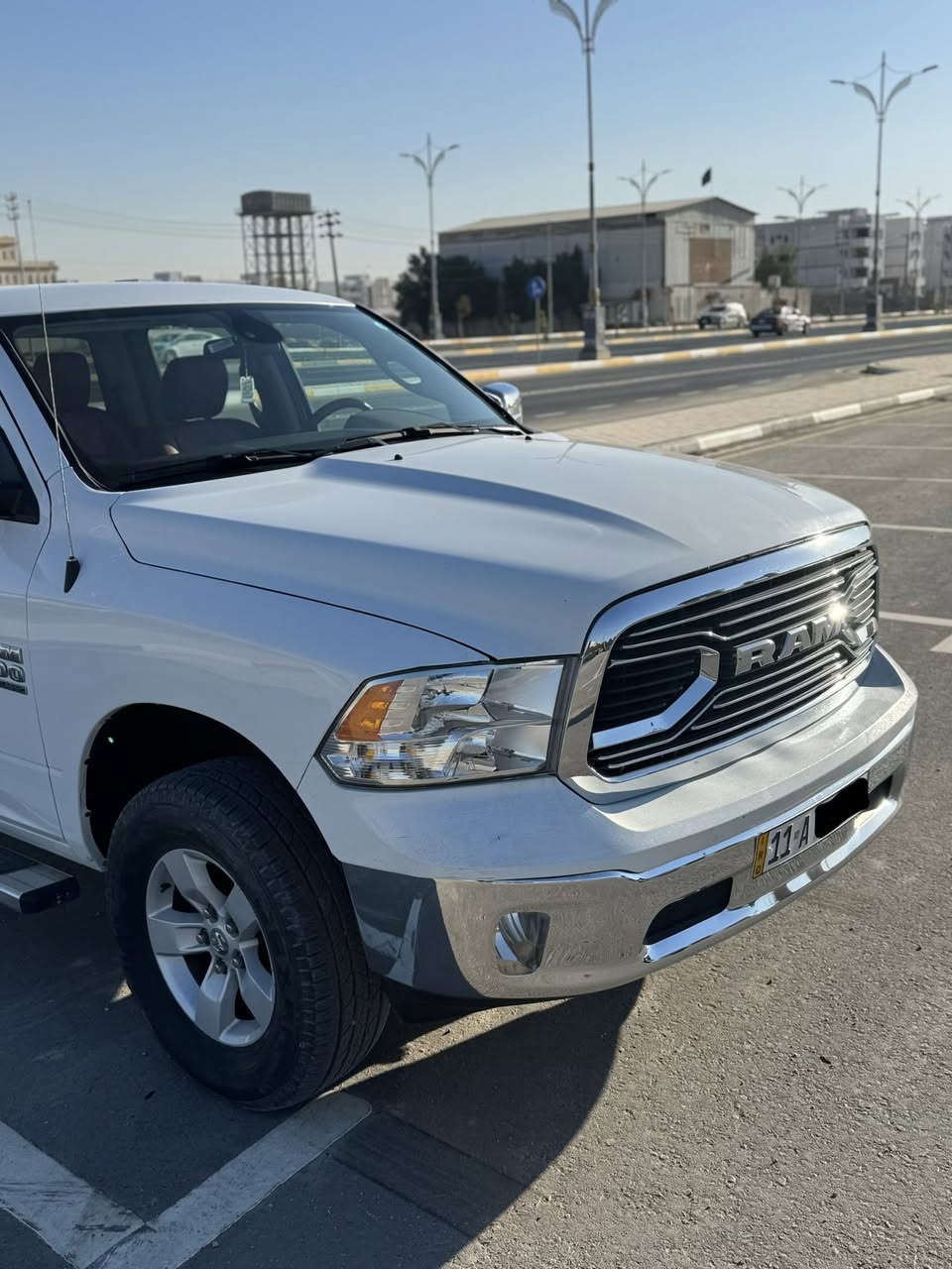 السلام عليكم
رام 1500كلاسك 
2022
رقم بغداد دولي إب اسمي سنويه أو هزه جدد 
حادث جاملغ أو بنيد   
ماشيه19الف  حقيقي 
مواصفات SLT
جلد 
نيكل كامل سياره 
كأمره 
جام اوتو 
تبريد قطعتين ثلج 
‏4WD
بعد بيهه أهواي مواصفات 
تخم تاير جديد حداديه جديده 
السعر230 بيه مجال
مكان السياره كربلاء 
للسفسار اكثر***********
