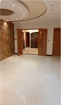 بيت ١٦٠م واجهة ٨م  في حي الجامعة بين شارع المصرف وشارع 66 / مدخلين يتك...