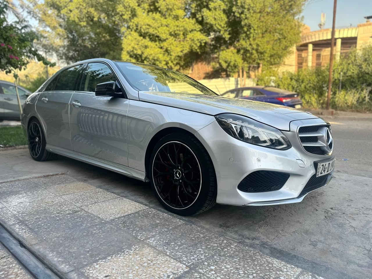 اللهم صلي عل محمد وال محمد
سلام عليكم
 مارسدس E350 212 موديل 2016 
وارد امريكي جاملغ وبنيد حادثها سطحي 
صور الحادث موجوده وصاير بيها بلعراق هلال الجامغ الخلفي الايمن صبغ والباقي مكفول من الصبغ والبارد لون سلفر 
فول مواصفات عده رادار امامي الاستفسار *********** غير متواجد عل فيس
