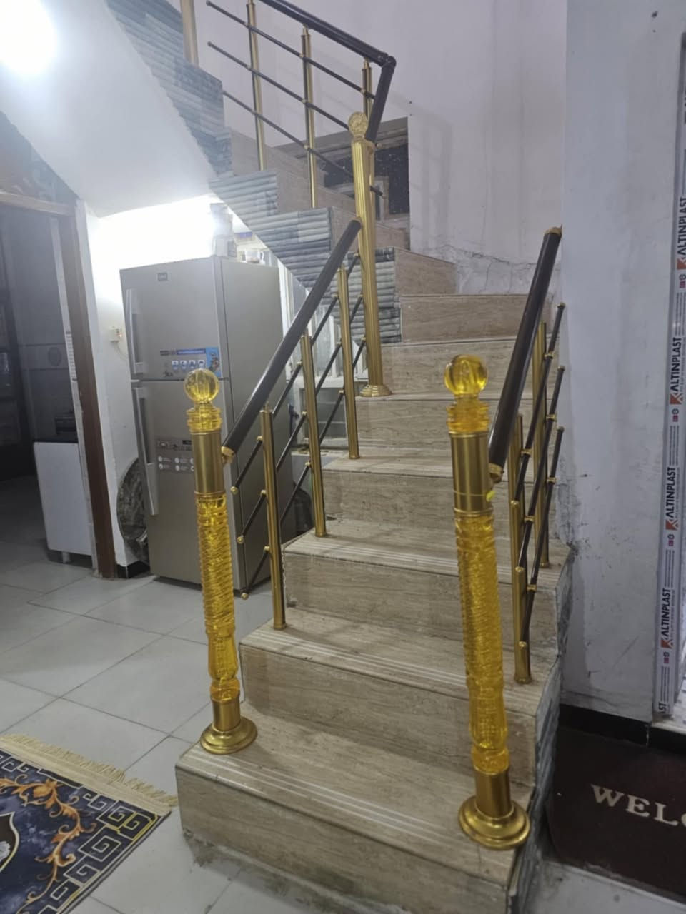 دار طابو صرف مساحته ٢٠٠م للبيع يحتوي على غرفتين نوم واستقبال وهول صحيات داخلية وخارجيه ومطبخ الطابق الثاني يحتوي على غرفه بدون لبخ ولا كاشي العنوان سيف سعد شارع ٣٠ قرب أسواق النافعي عرض الشارع ١٥م السعر ١٤٥مليون للاستفسار الاتصال على الرقم ***********
