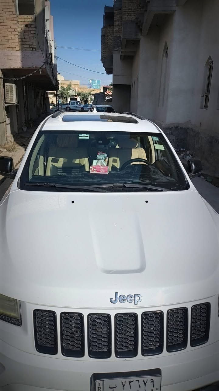 جيب لاريدو موديل 14 خليجيه مكفوله ماعده باردات قليله مواصفات لاريدو تشغيل عن بعد -فتحه -حساسات خلفيه- حساسات جانبيه -اشاير بل مري -وبيها هواي مواصفات ,سياره حلوه مال جناي واحلى  من صور سياره جاهزه  وسونارها موجود 
***********
العنوان ذي قار
