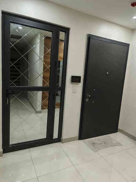 شقة مؤثثة بالكامل للإيجار في مجمع النسيم ستي حي الجهاد.. مساحة ١٤٠ متر غرفتين نوم وصالة..تدفئة وتبريد مركزي انفيرتر VRF.. إطلالة حدائق ونافورة..تحتوي على كافة الأجهزة الكهربائية..للإستفسار ***********
