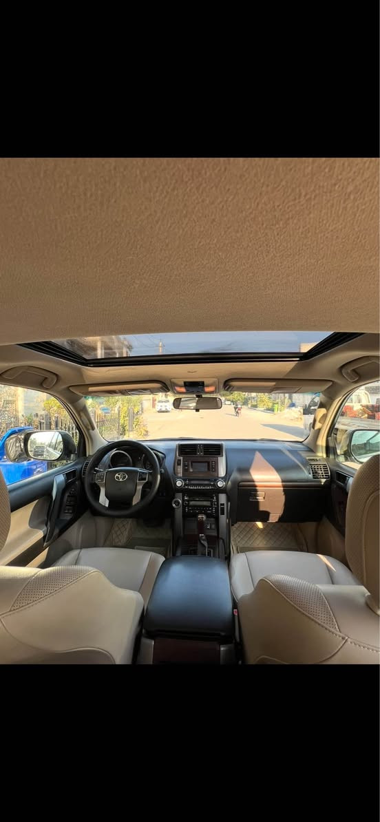 السلام عليكم 
برادو 2012 كويتي 
فوول مواصفات السيارة  فتحة بصمة محرك 6 
نضيفة مكفولة من كلشي فقط دعامية امامية صبغ , رقم بغداد الجديد 
ماشية:94,000 km 
السعر 270$ وبيه مجال 
الاستفسار: ‭*********** بغداد, العراق
