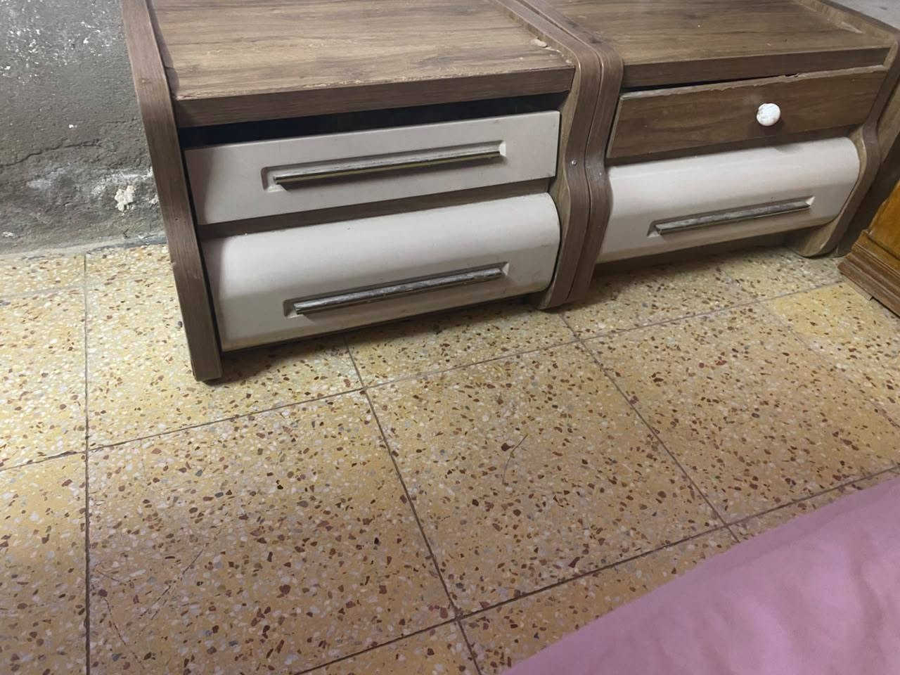 رفه للبيع السعر 150 قفل الغرفه نضيفه من الداخل والخارج العنوان ديالى خالص جديده الشط قرب عماره الشارقه للرقم والاستفسار ***********
