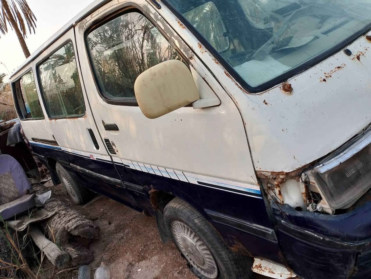 سلام عليكم
البيضه فتون موديل 2008رقم احمر بغداد راعيه في البصره الدير 
الهايس الزركه رقم بصره اماني موديل 1993 راعيه في الزبير البصره 
السيارتين التسقيط 
بدون محركات 
العنوان البصره الجزيره الاستفسار 
***********
