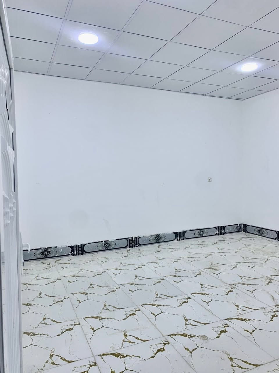 دار للبيع/كركوك/دروازة/مقابيل كروب جومان 
                ((موقع مميز جداً))

المساحة: 100 متر 

يحتوي على:
(غرفة نوم+مطبخ حار+مطبخ بارد+استقبال+كراج سيارة)

البيت فول مواصفات+فول سيراميك+سقف ثانوي
موقع مميز جداً منطقة فول خدمات 

لمعرفة السعر والاستفسار الاتصال على الارقام الاتيه:
(***********) اسيا 
‏(***********‏) كورك 
او مراسلتنا على بريد الصفحة

ملاحظة: يمكنكم ارسال الأراضي والبيوت
للأعلان عنها عبر صفحتنا بدون مقابل 
يرجى ارسال:
عنوان المُلك كامل 
بعض الصور للمُلك
سعر المُلك 
عبر الواتساب الخاص بالصفحة (***********)

لزيارة مكتبنا على العنوان الاتي: 
كركوك/سرچنار/فلكة سرچنار
