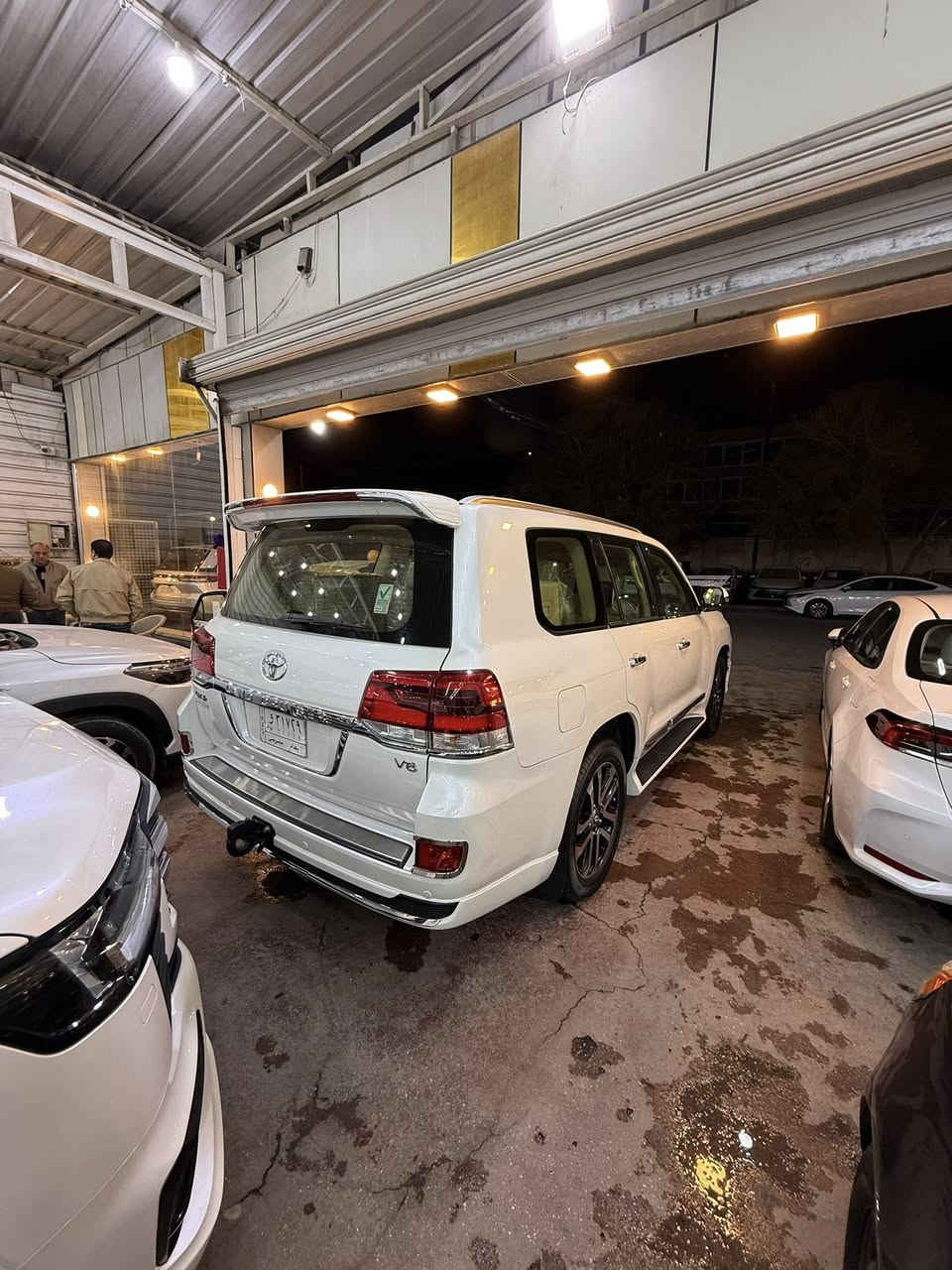 🌹🌹تحية طيبة🌹🌹
لاندكروز 2017 ساس اصل وايت ادشن 
فول مواصفات 
كفالة عامه من كلشي بحالة الوكالة
ماشية 72 الف حقيقي شرط الفحص 
السيارة كلش جديده اي نقص مابيه 
احلى من الصور 
السعر اكتب 1 بلتعليقات او اتصل وبخدمتك
رقم بغداد باسمي مشروع وطني 
مكانه بغداد معارض الكريعات
***********
