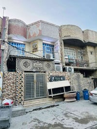 ١٠٠م • طولي عالشارع • ثلاث طوابق