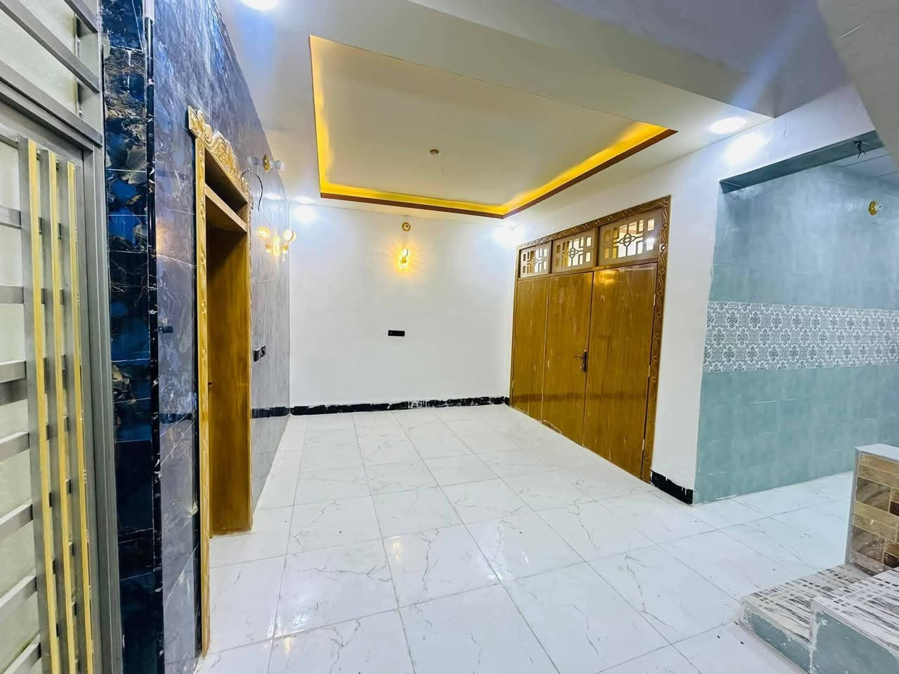 دار للبيع 🏡
 شغل نضام تركي كلش مرتب👌🏻
110 متر  #سند_25
بسعر 49 مليون #قابل_للتفاوض

غرفتين/صاله/مطبخ/صحيات 2/استقبال
كراج كبير/مكشوفه 
ماء/كهرباء/سوق/مدارس/تبليط #عرض_15

#ملاحضه_قرب_100م_للشارع_في_الخط_ألاول

الموقع 🏡 نجف/شارع الصب  عمود ٣١٤
للتواصل
***********
