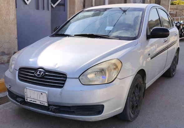 السلام عليكم 
اكسنت 2010 للبيع خليجي محرك 1600 بيها شخوط ورصعات مبينه بالصور وقبق جنطه مبدل مال كصه السيارة بأسمي السعر 80 وبيها مجال بسيط.. ***********
